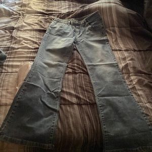 SHEIN jeans size L stretch color is light blue. Brand new but don’t have tag!